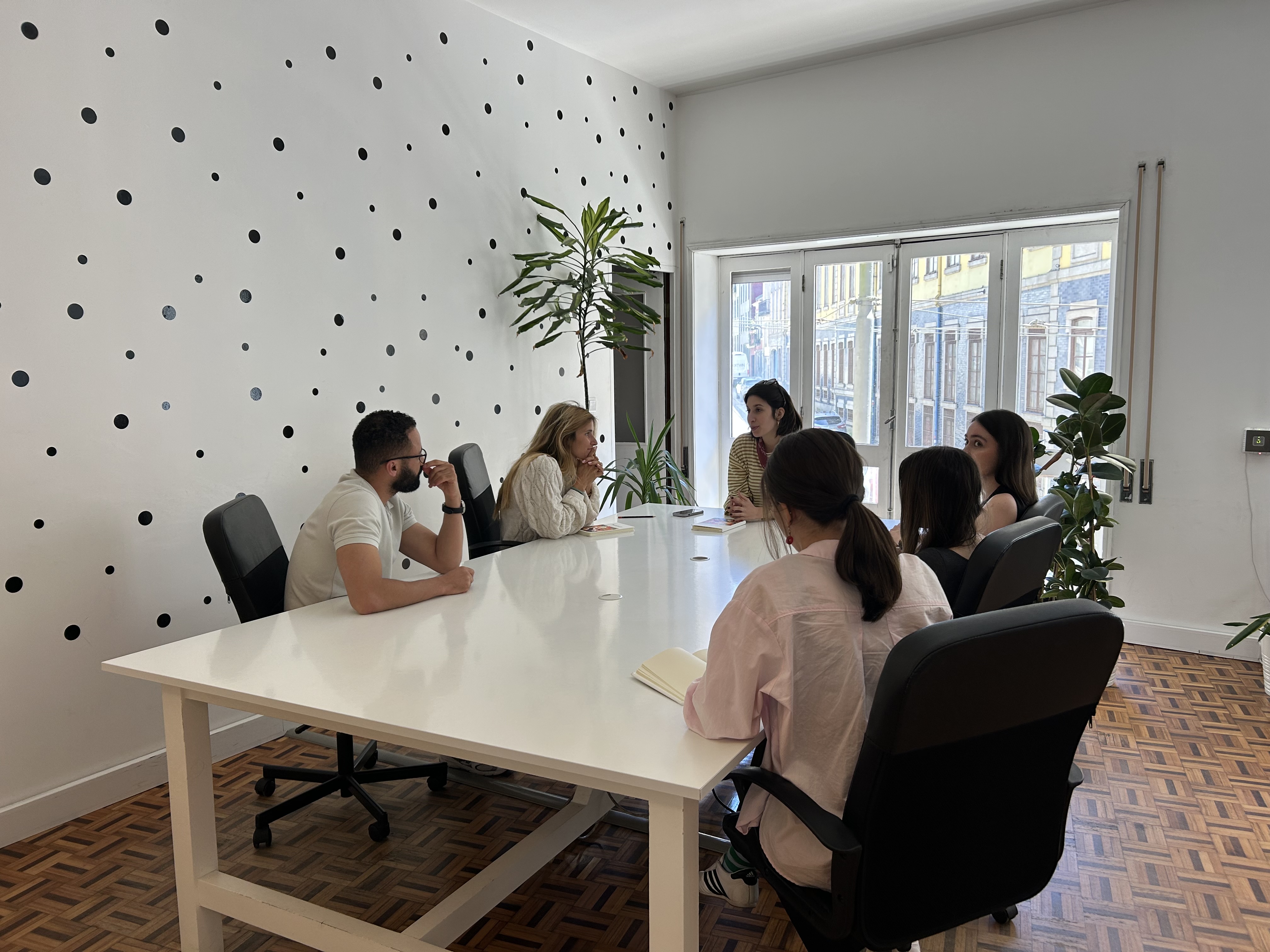 Interior do AIhub Porto