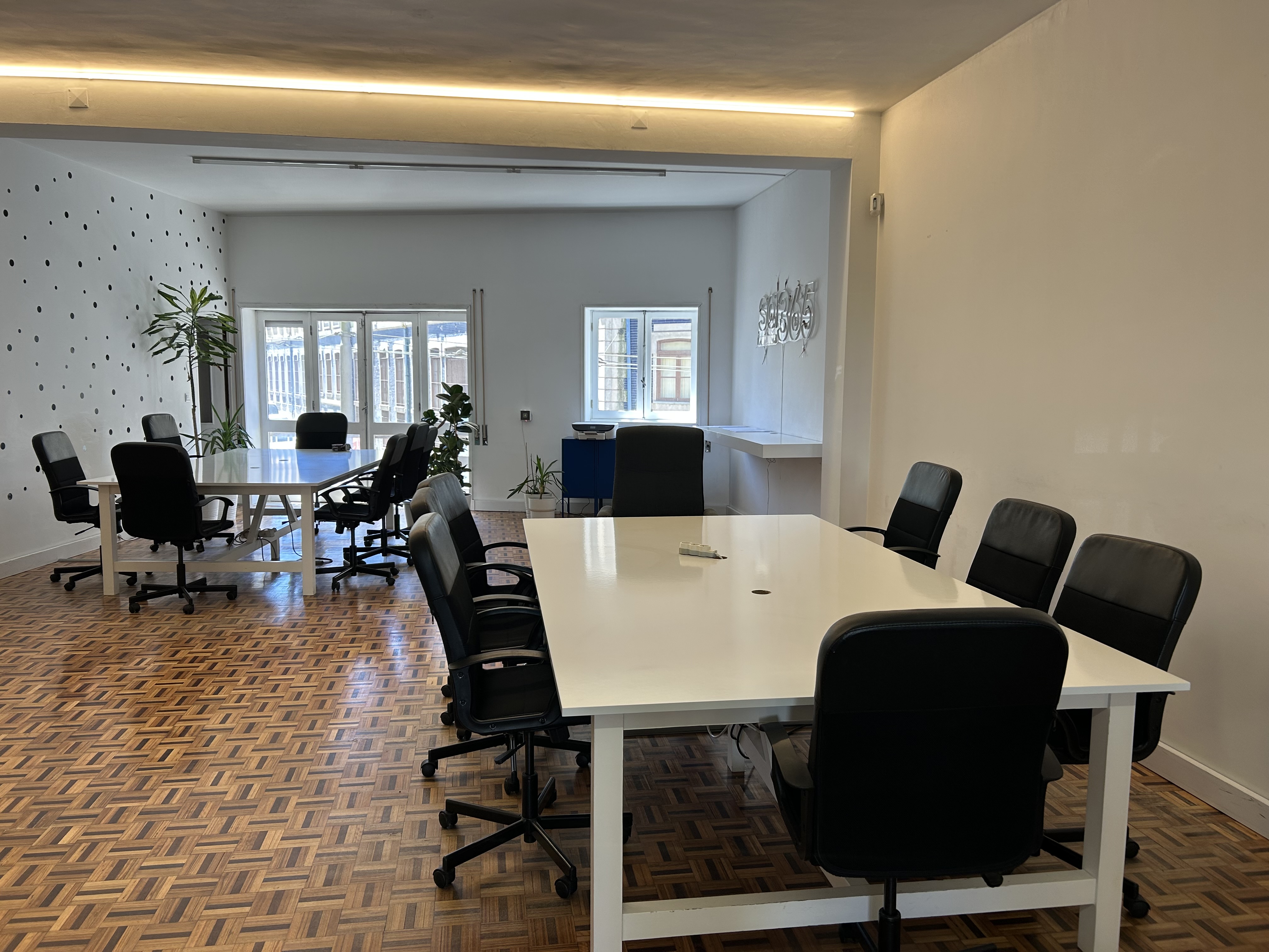 Interior do AIhub Porto